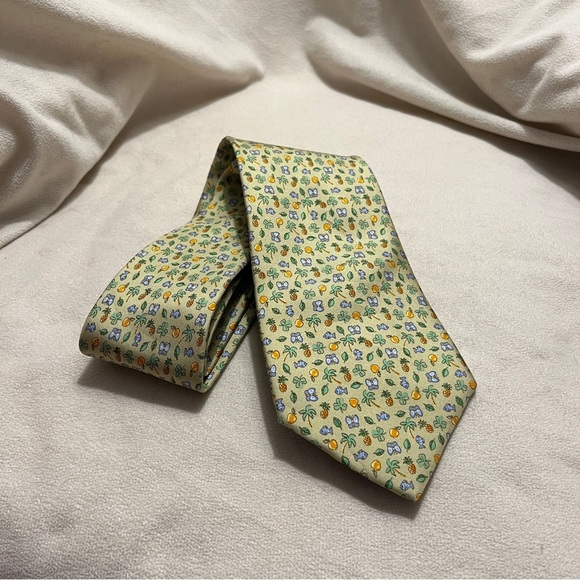 Salvatore Ferragamo 100% Silk Green Tropical Pineapple Palm Fish Tie ITALY - Picture 1 of 4
